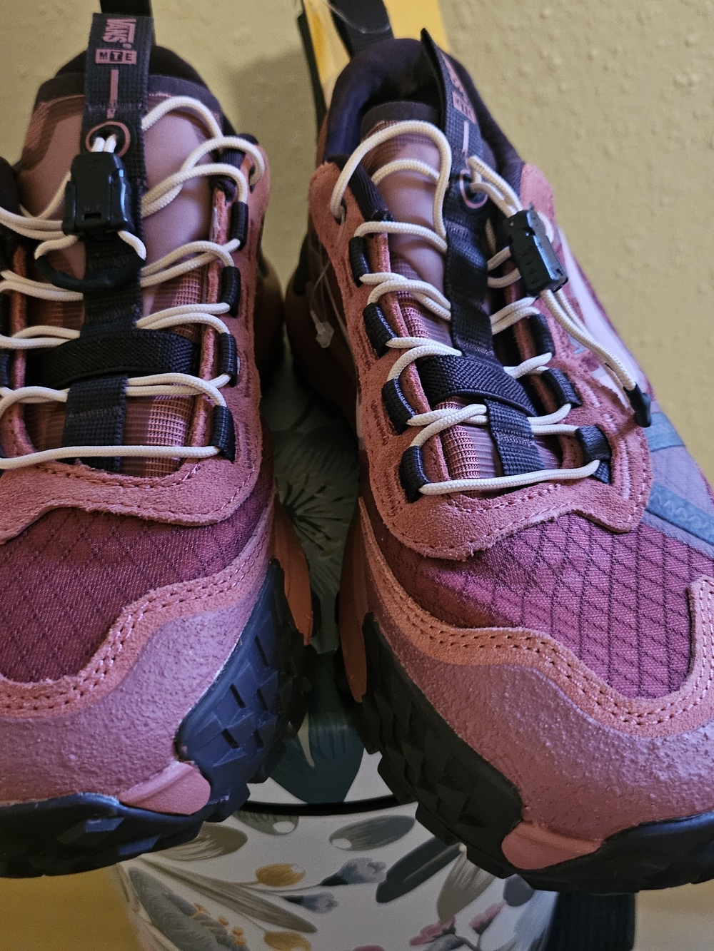 Vibram Vans Men(3.5)/Women (5.0) Trail Sneakers in Rose Pink and Plum